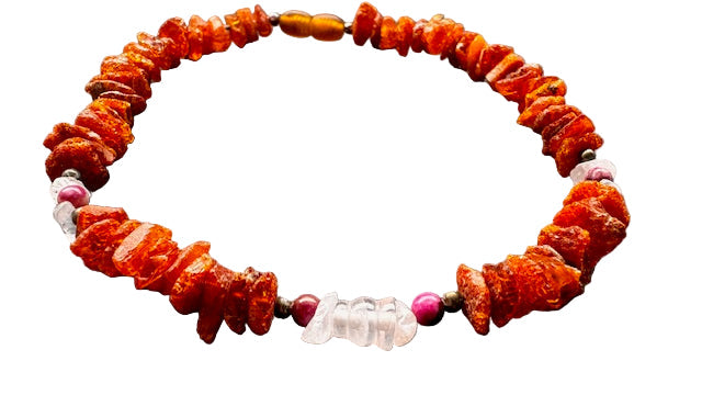 Amberdog® Bernsteinkette mit Sugilith & Rosenquarz – Handgefertigtes Einzelstück für Hunde (29 cm) - TierVita