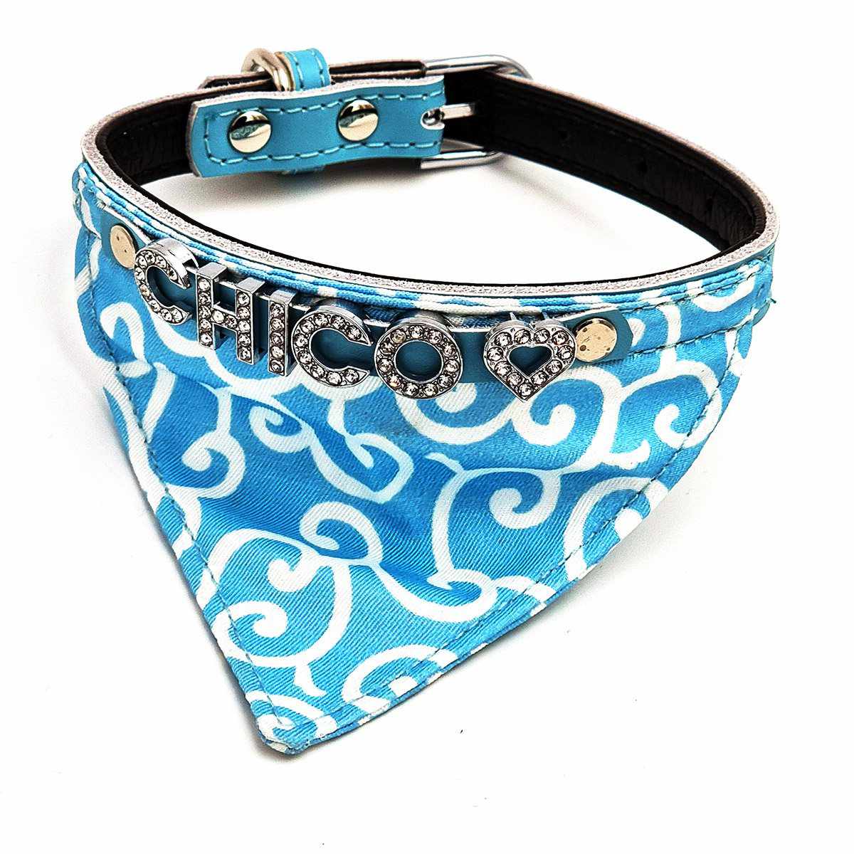 Hundehalstuch mit Namen und Hundehalsband aus echtem Leder. Besetzt mit glitzer Strass-Buchstaben