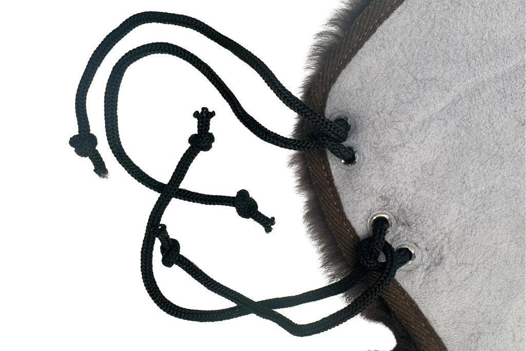 Lammfell Western Sattelsitzbezug dunkelbraun mit Hornausschnitt,